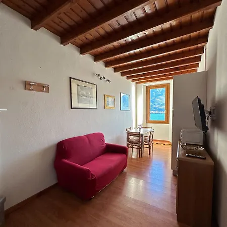 Renzo E Lucia Lake View Апартаменты *