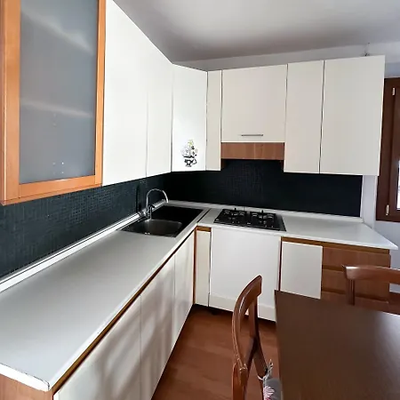 Renzo E Lucia Lake View