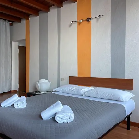 Renzo E Lucia Lake View Oliveto Lario