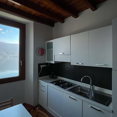 Renzo E Lucia Lake View Oliveto Lario