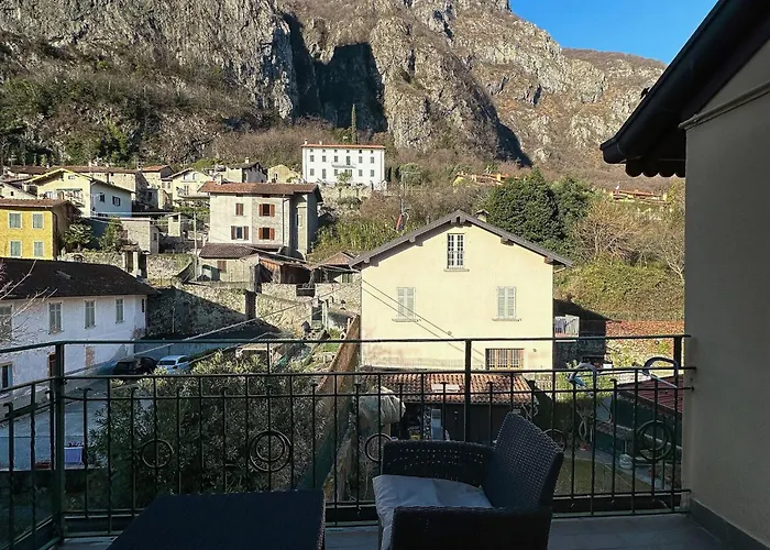 Renzo E Lucia Lake View